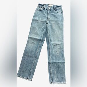 Abercrombie & Fitch The 90s Straight Ultra High Rise Jeans 27/4R Distressed